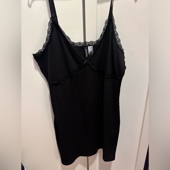 H&M Lace Ribbed Bodycon Dress 🖤 - Picture 3 of 5